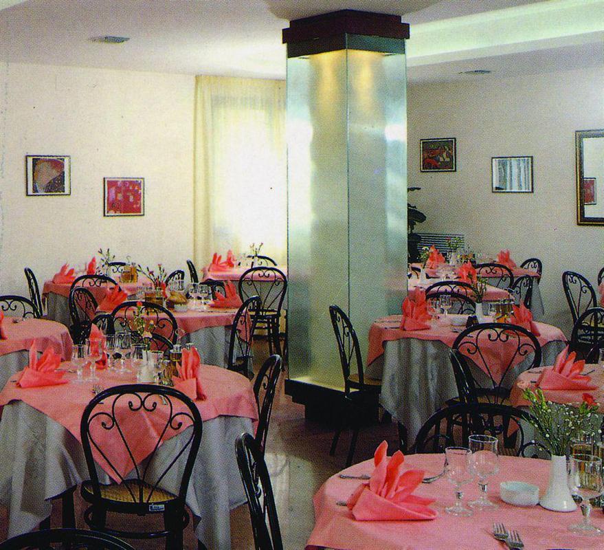 Hotel Cristallo Cattolica Dış mekan fotoğraf